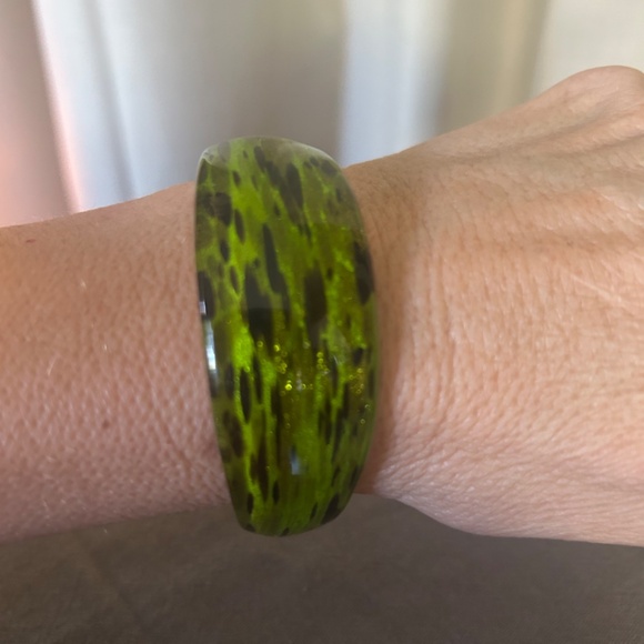 Green and goldstone hand blown glass cuff bracelet - Picture 2 of 9